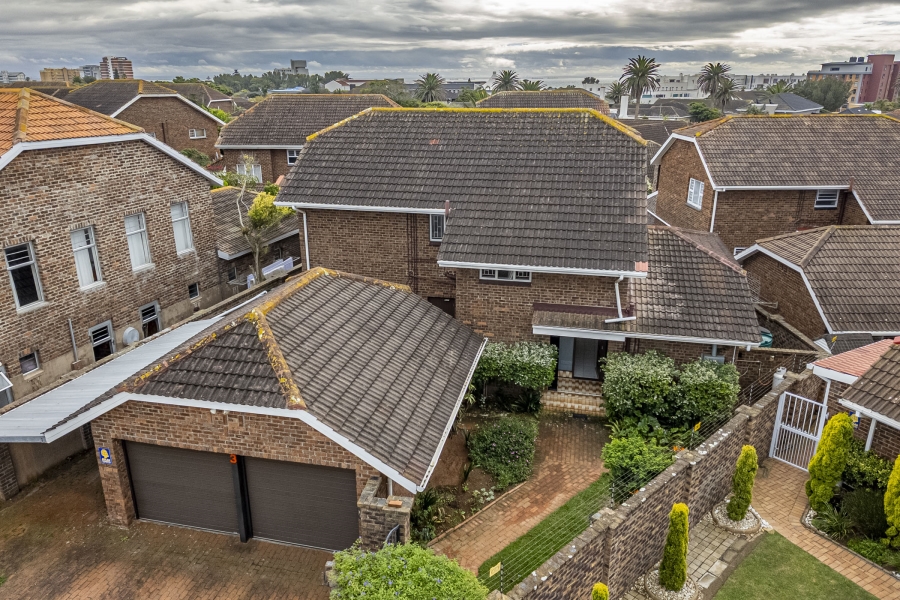 4 Bedroom Property for Sale in Summerstrand Eastern Cape